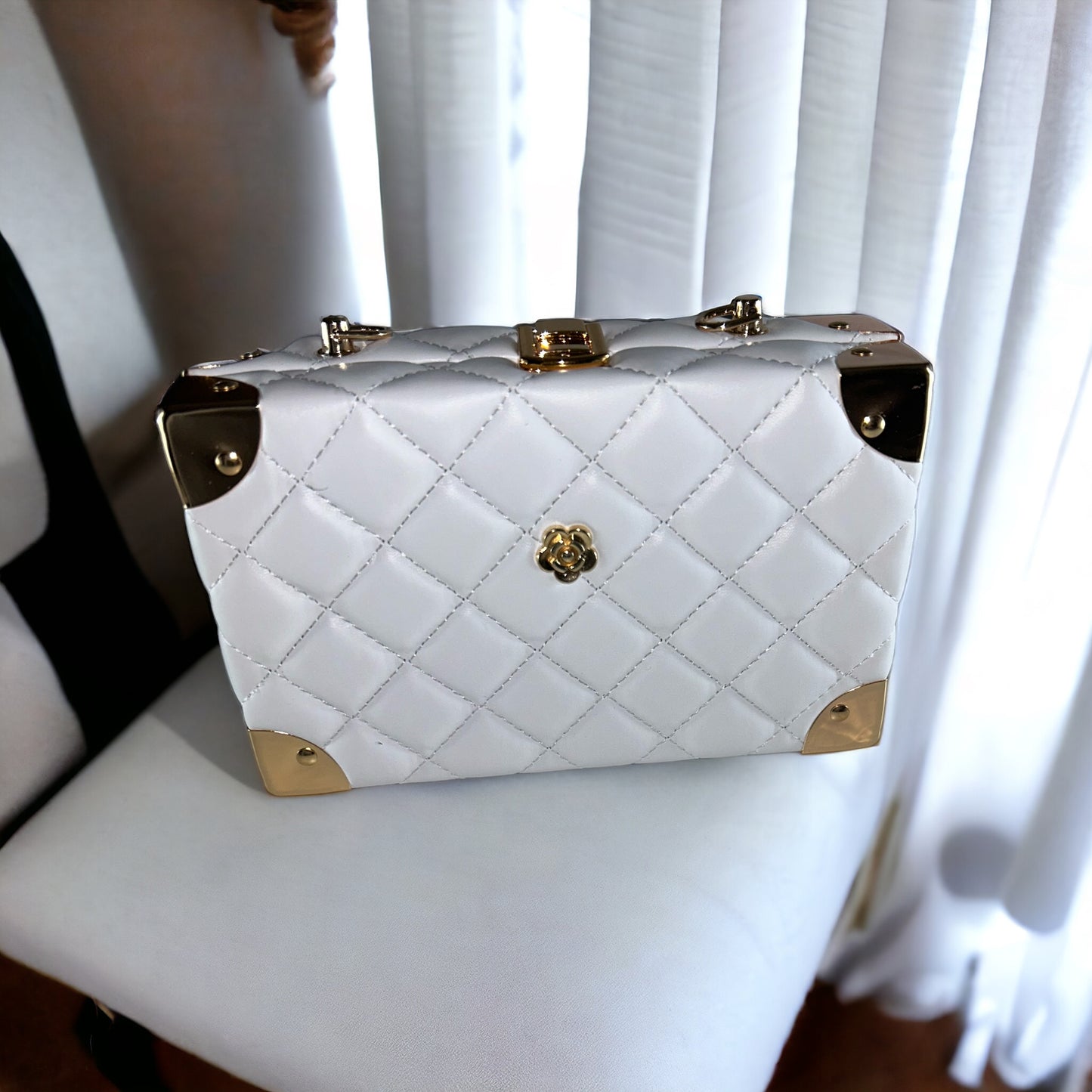 Kashpire | Jet Set Argyle Quilted Handbag in White | L4