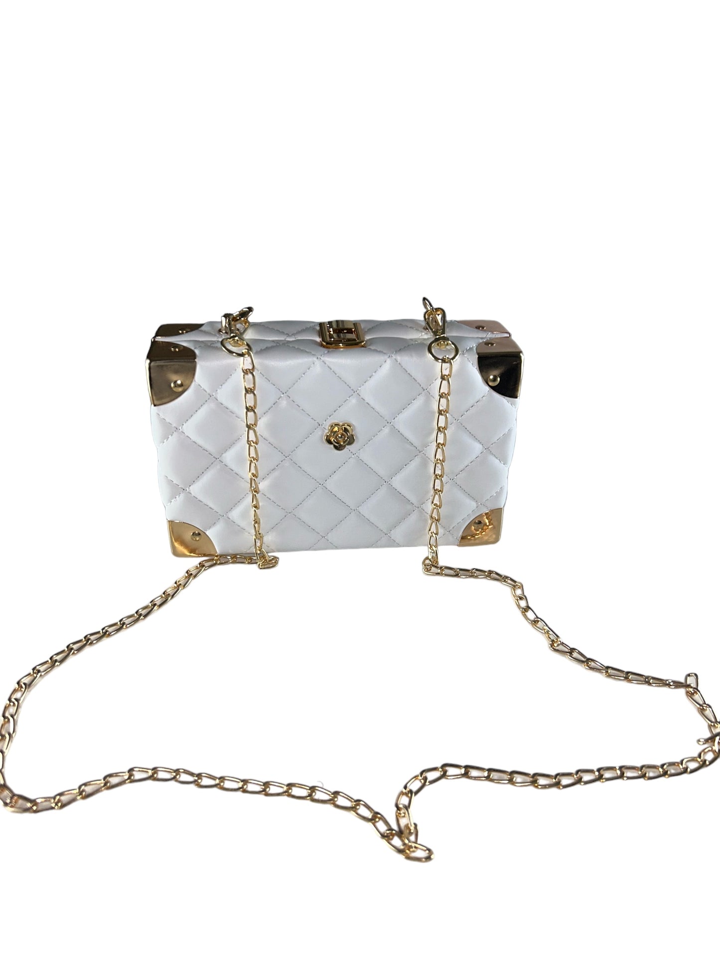 Kashpire | Jet Set Argyle Quilted Handbag in White | L4